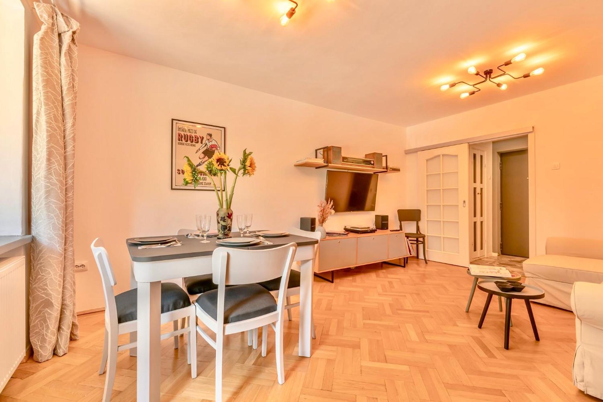 Castanilor 6 - Hip Industrial Apartment Close To City Centre Brașov Exterior foto